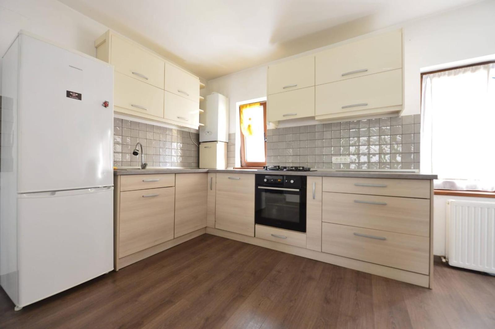 Appartamento Apartament Astra Bn70 Braşov Esterno foto